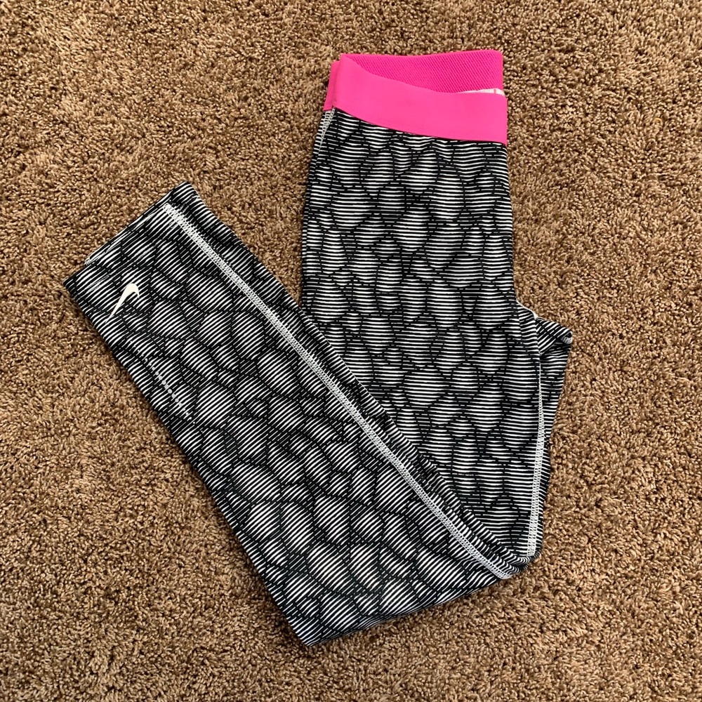 2 pairs of leggings